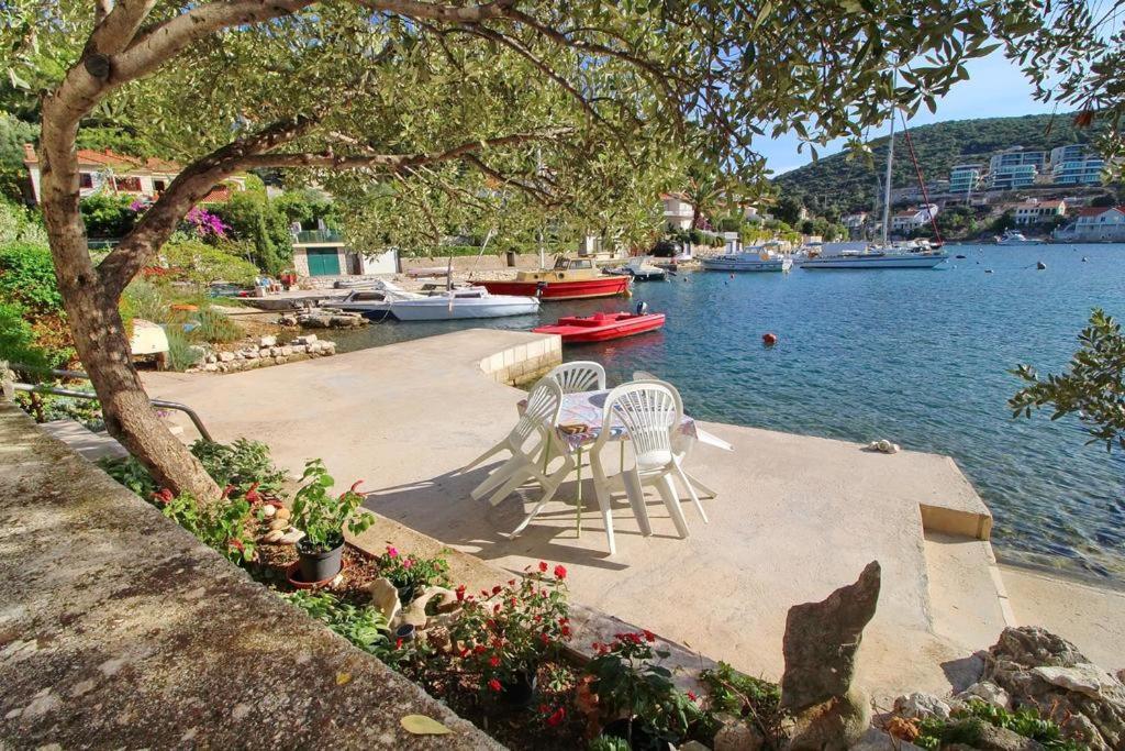 Apartmans And Rooms Dunjini Dvori Korcula Town Bagian luar foto