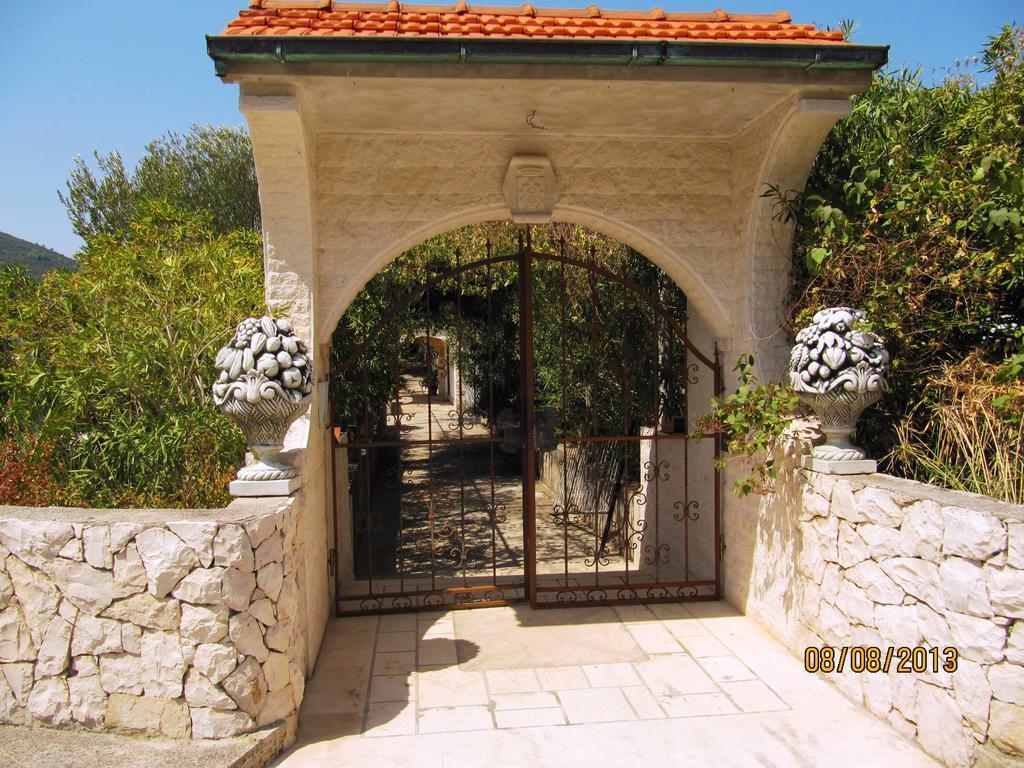 Apartmans And Rooms Dunjini Dvori Korcula Town Bagian luar foto