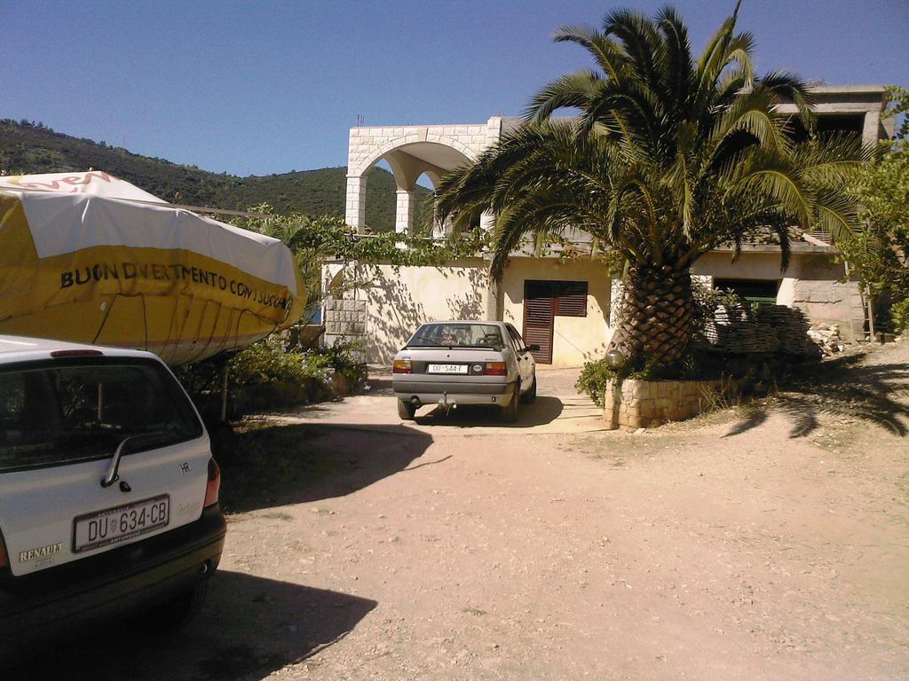 Apartmans And Rooms Dunjini Dvori Korcula Town Bagian luar foto