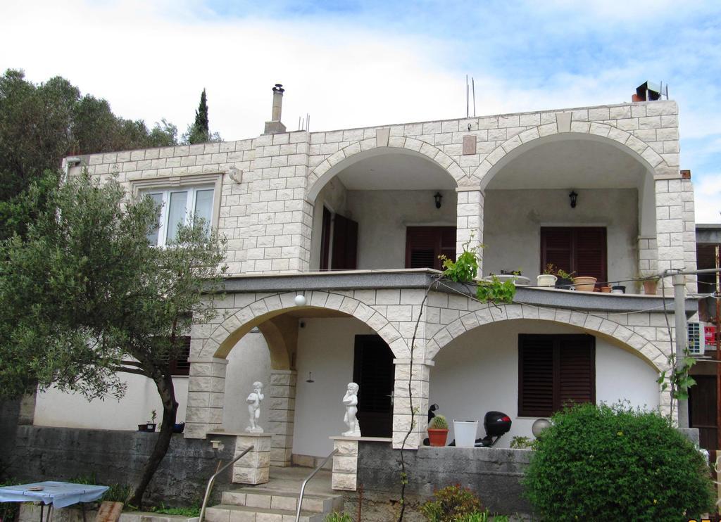 Apartmans And Rooms Dunjini Dvori Korcula Town Bagian luar foto