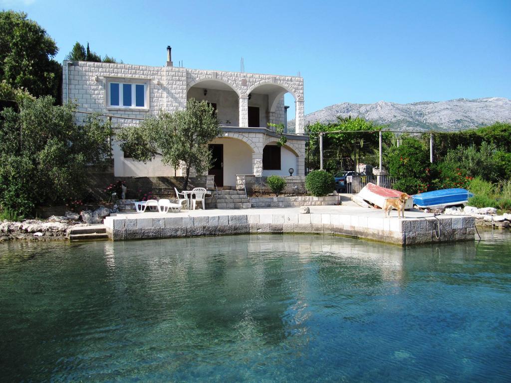 Apartmans And Rooms Dunjini Dvori Korcula Town Ruang foto