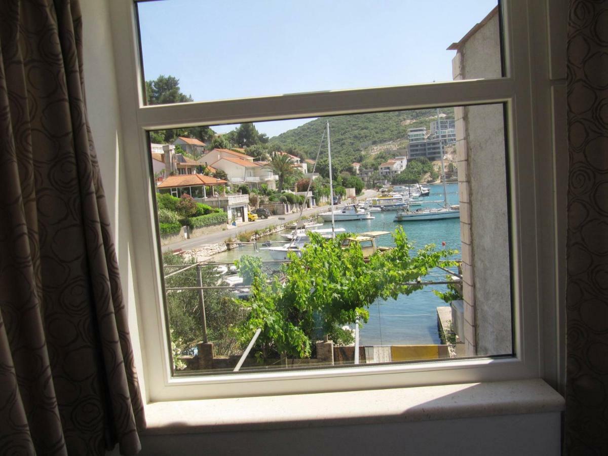 Apartmans And Rooms Dunjini Dvori Korcula Town Bagian luar foto