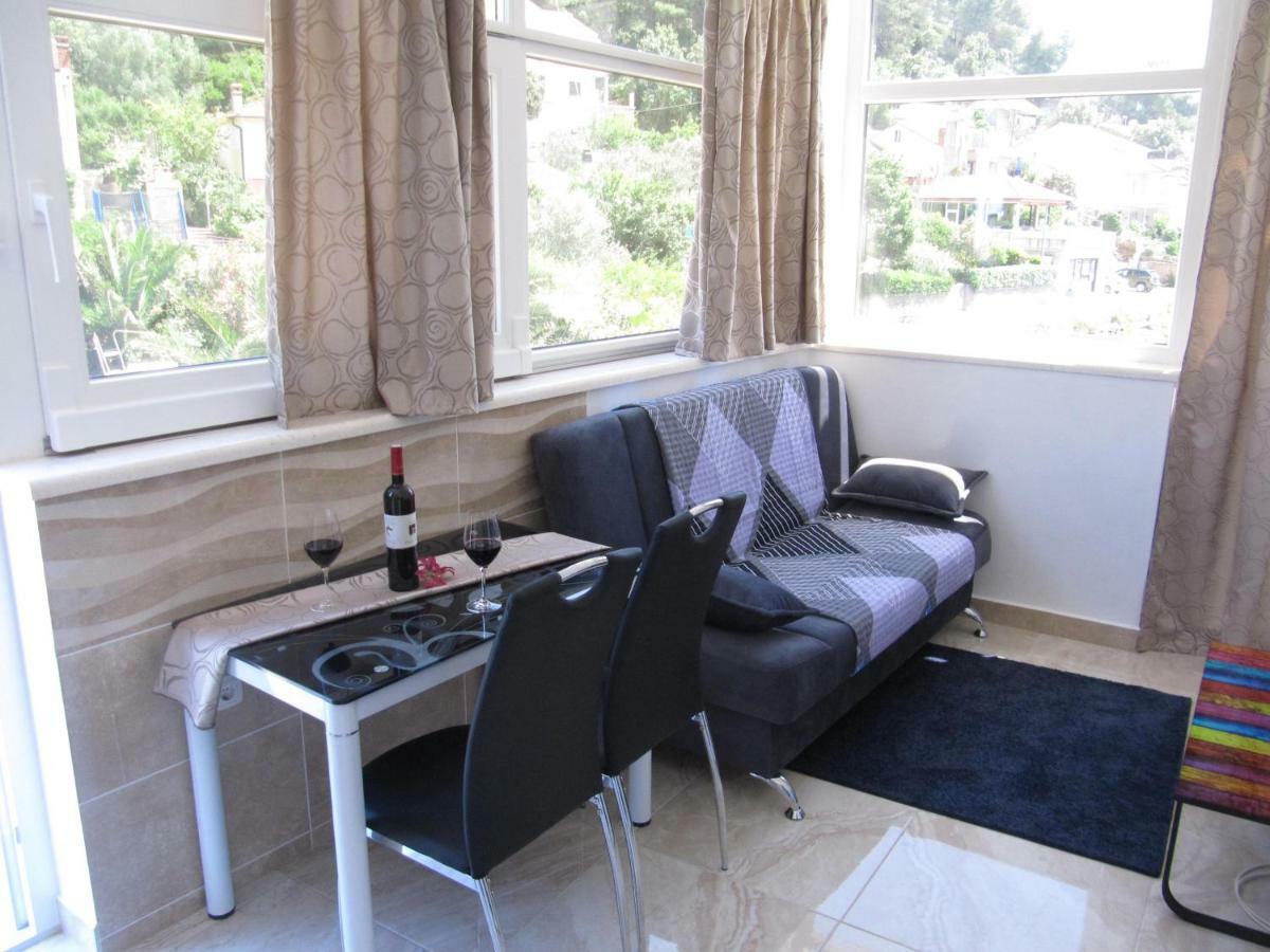 Apartmans And Rooms Dunjini Dvori Korcula Town Bagian luar foto