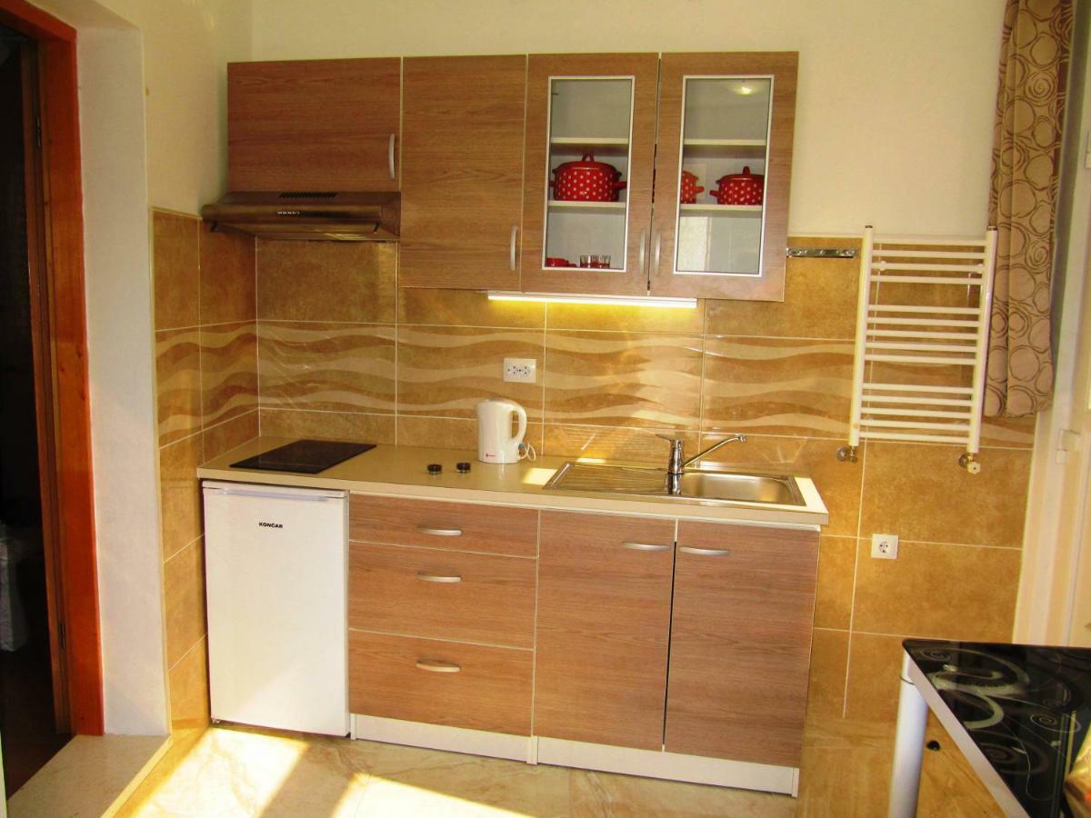 Apartmans And Rooms Dunjini Dvori Korcula Town Bagian luar foto