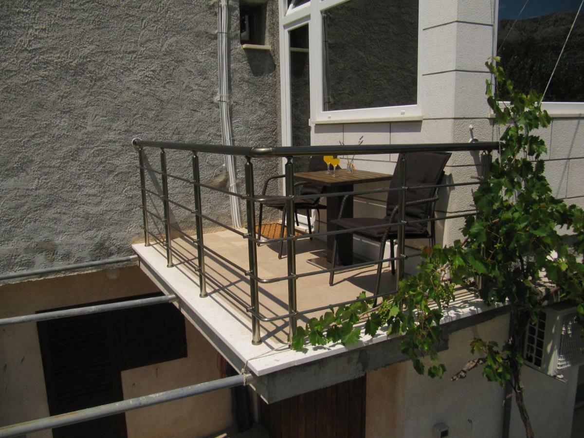 Apartmans And Rooms Dunjini Dvori Korcula Town Bagian luar foto