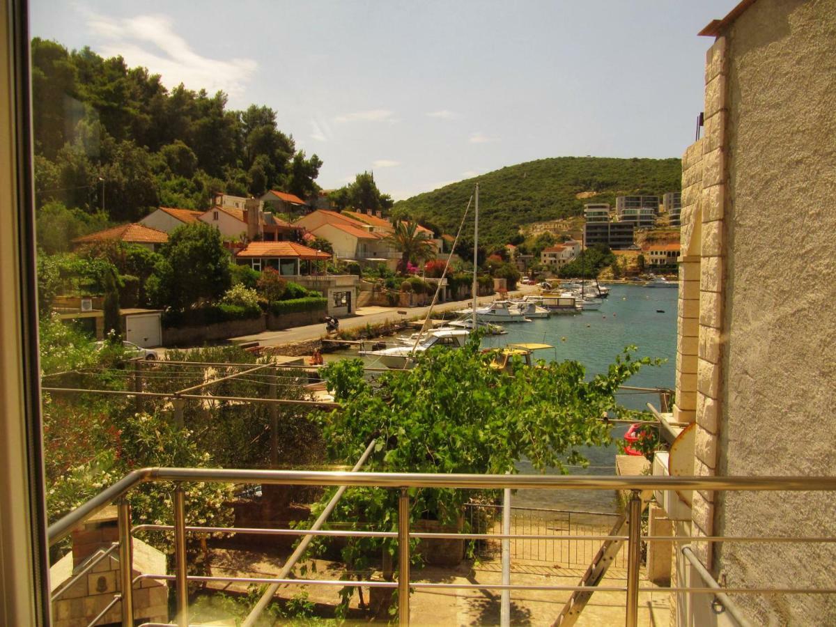 Apartmans And Rooms Dunjini Dvori Korcula Town Bagian luar foto