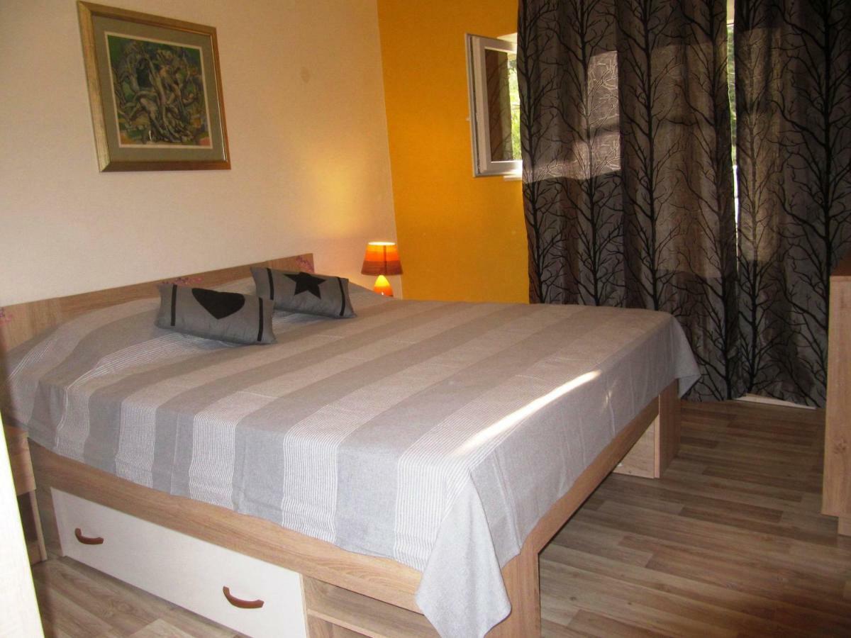 Apartmans And Rooms Dunjini Dvori Korcula Town Bagian luar foto