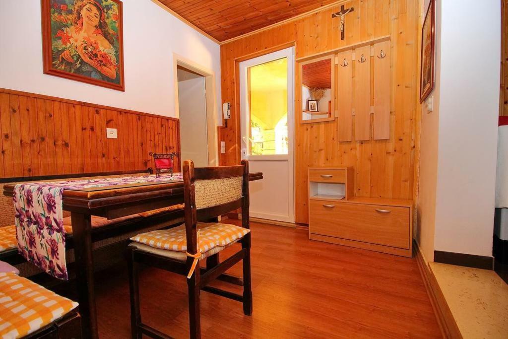 Apartmans And Rooms Dunjini Dvori Korcula Town Bagian luar foto