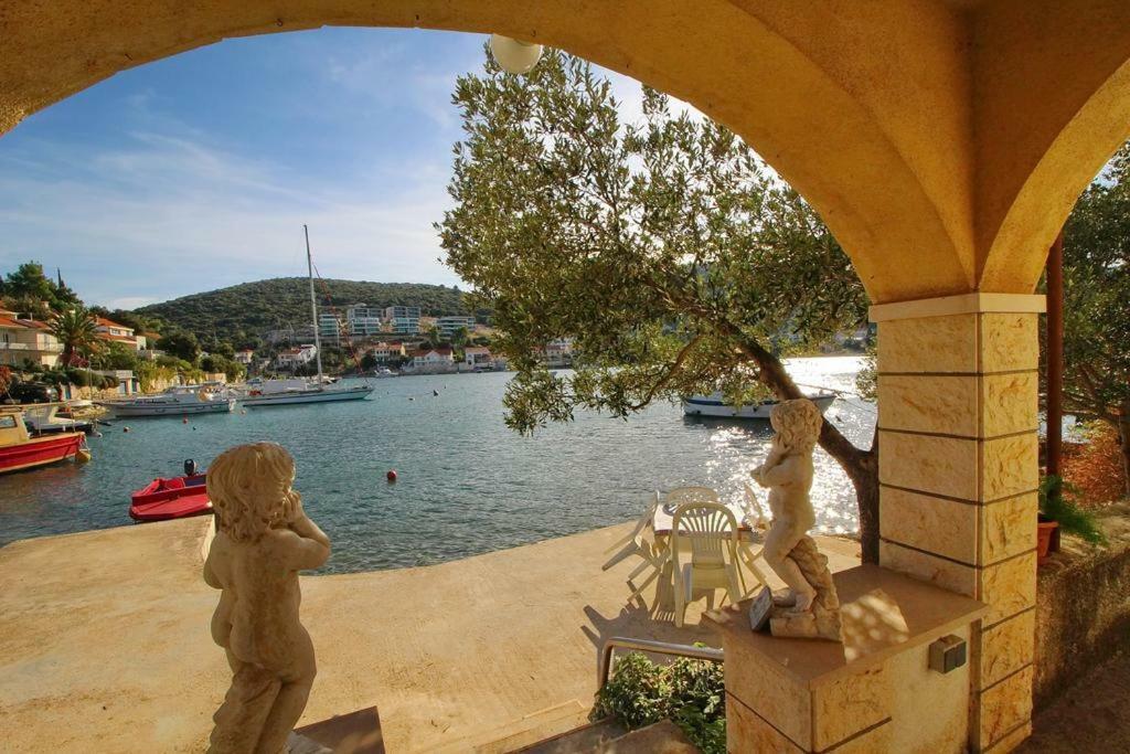 Apartmans And Rooms Dunjini Dvori Korcula Town Bagian luar foto
