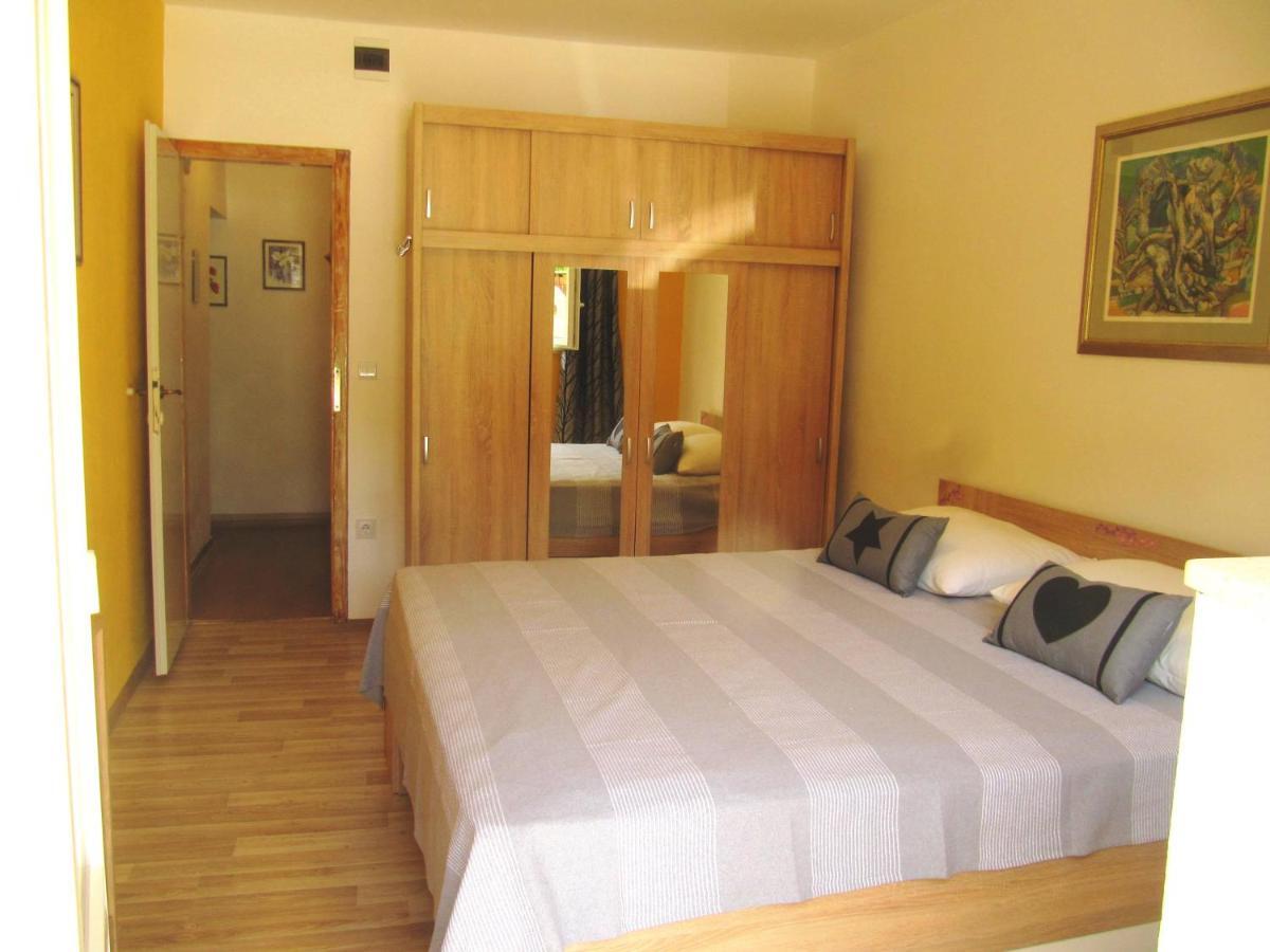 Apartmans And Rooms Dunjini Dvori Korcula Town Bagian luar foto